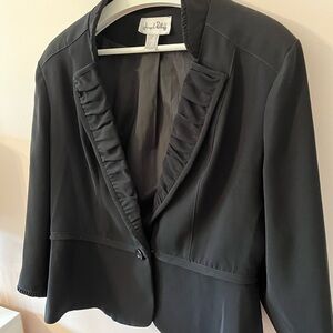 Black blazer, stretch fabric, one snap in front